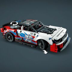 NessiWorld 42153 Lego Technic - NASCAR Yeni Nesil Chevrolet Camaro 672 parça +9 yaş